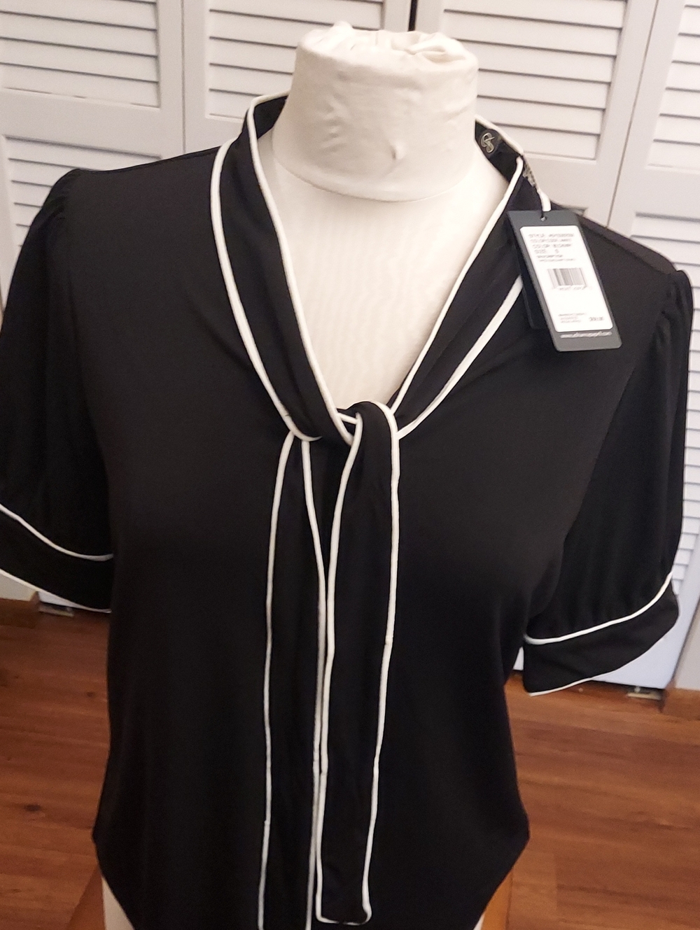 Black Tie-Neck Puff Sleeve Top NWT - Picture 7 of 8